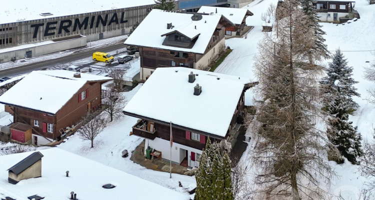 Mehrgenerationen-Chalet mit drei Wohnungen an Toplage image 2