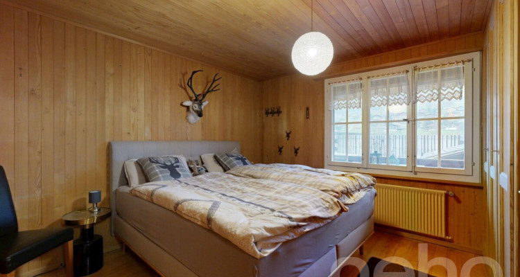 Mehrgenerationen-Chalet mit drei Wohnungen an Toplage image 8