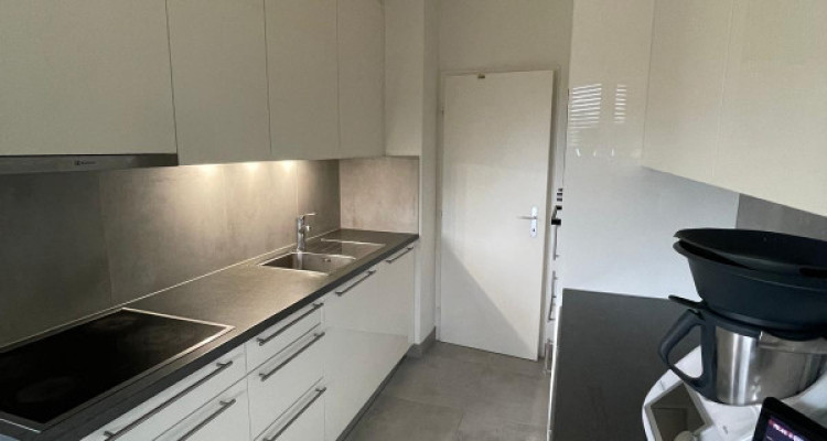 Sublime appartement de 5 pièces au 3ème étage localiser à Genève 1202 image 3