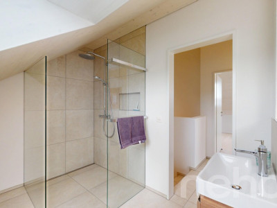 Neuwertiges 5.5-Zimmer Reiheneckhaus mit drei Einstellplätzen image 11