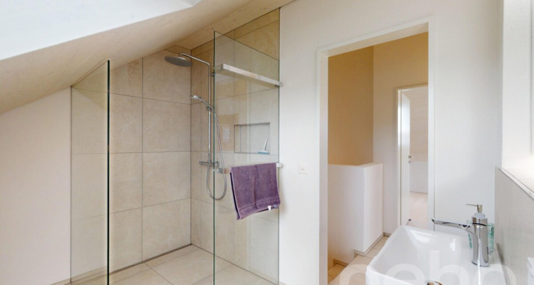 Neuwertiges 5.5-Zimmer Reiheneckhaus mit drei Einstellplätzen image 11