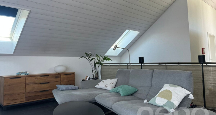Moderne 2.5-Zimmer-Attikawohnung mit Terrasse und Weitsicht image 3