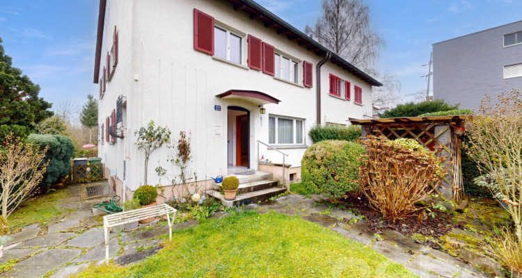 4.5-Zimmer-Eckhaus mit Ausbaupotenzial an Toplage image 1