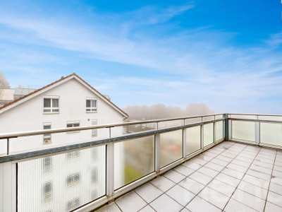 Grosszügige 3.5-Zimmer-Dachwohnung mit viel Licht und Raumhöhe image 4