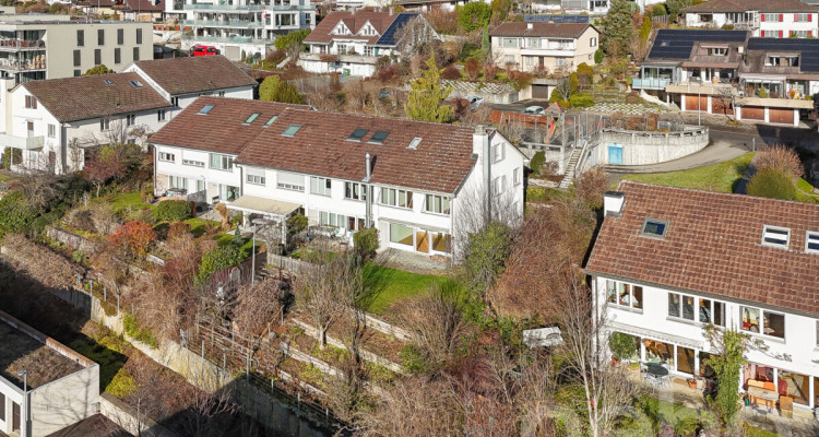 Familienfreundliches Reiheneckhaus mit grossem Umschwung und Weitsicht image 1