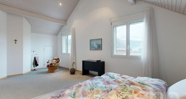 Stilvolles Fünfzimmerhaus mit Wellness, Pool und Weitsicht image 4