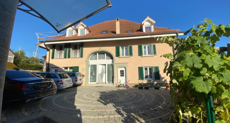 Au coeur de Sullens magnifique ferme rénovée  image 1