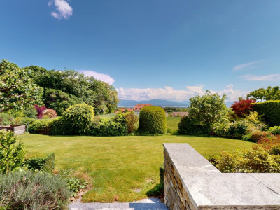 Charme et espace : maison avec vue dégagée sur Lac et montagnes image 3
