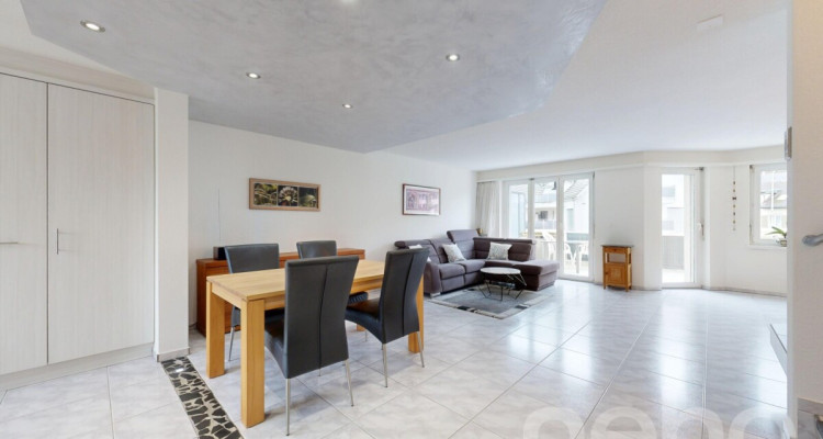 Grosszügige und lichtdurchflutete 5.5-Zimmer-Wohnung in Schübelbach image 3