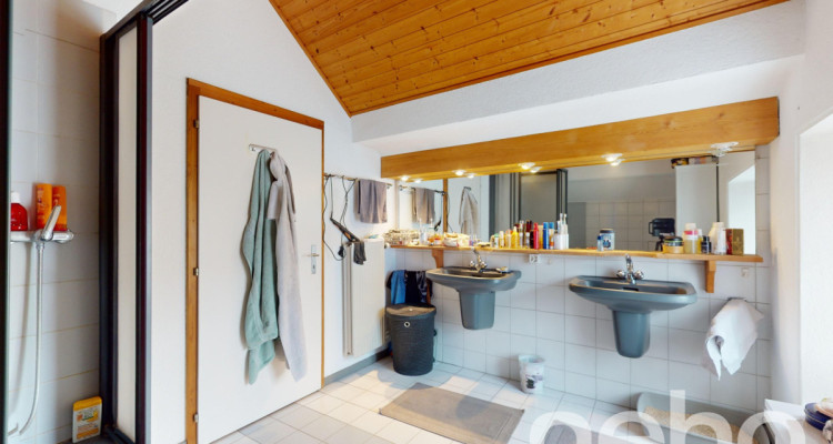 Immeuble de rendement | 13 garages | et Terrain constructible ! image 9