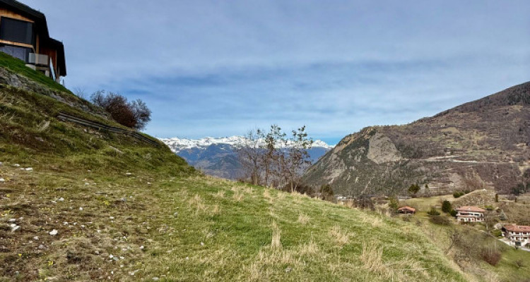 TERRAIN CONSTRUCTIBLE DE 2960  M2, VEX image 3