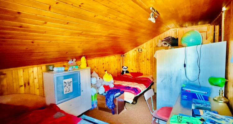 CHALET 4.5 PCES - 122 M2 + NOMBREUSES DÉPENDANCES image 9