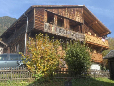Chalet mitoyen à rénover - vue dégagée - environnement calme et verdoyant  image 1