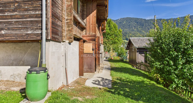 Chalet mitoyen à rénover - vue dégagée - environnement calme et verdoyant  image 12