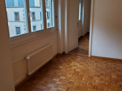Appartement 2,5 pièces situé aux Pâquis image 1