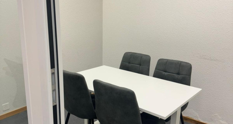 Bureau moderne de 100 m2 a remettre – Air Center, secteur aéroport / Blandonnet image 4