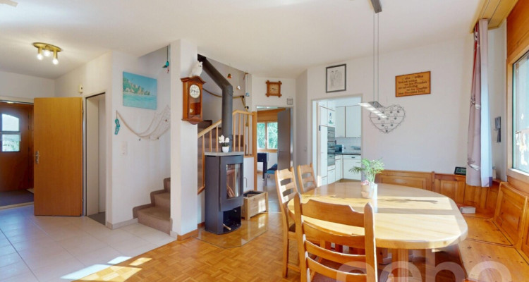 Freistehendes Einfamilienhaus mit viel Platz und Charme image 1