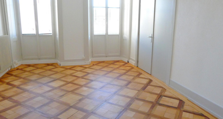 Appartement lumineux en centre-ville image 3