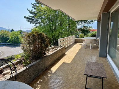 Magnifique avec grand balcon couvert et accès direct au jardin image 4