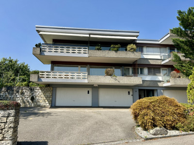 Magnifique avec grand balcon couvert et accès direct au jardin image 1