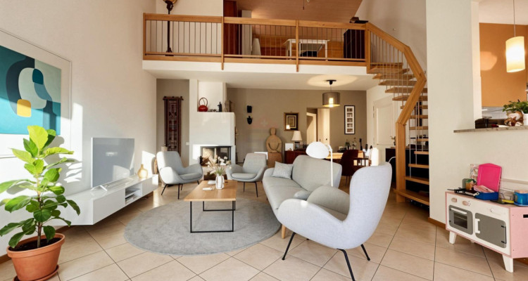 Charmant appartement 6 pièces de 175 m² en attique image 1