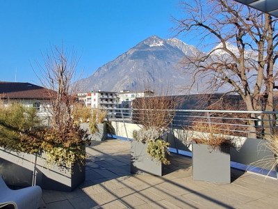 Attique d’exception de 3.5 pièces avec terrasse panoramique et garage image 2