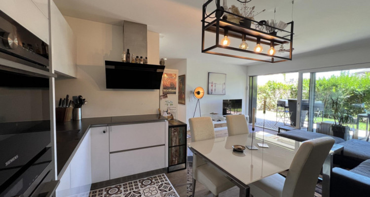 Appartement contemporain de standing avec terrasse et jardin privatif au coeur de Neuchâtel image 3