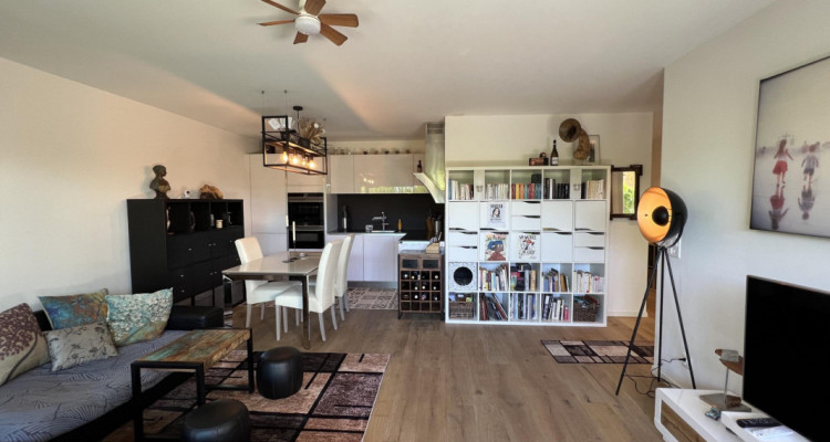 Appartement contemporain de standing avec terrasse et jardin privatif au coeur de Neuchâtel image 5