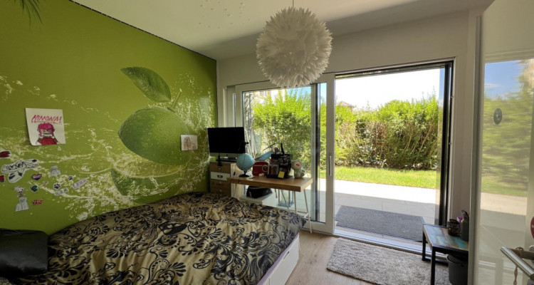 Appartement contemporain de standing avec terrasse et jardin privatif au coeur de Neuchâtel image 8