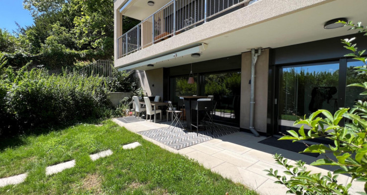 Appartement contemporain de standing avec terrasse et jardin privatif au coeur de Neuchâtel image 9