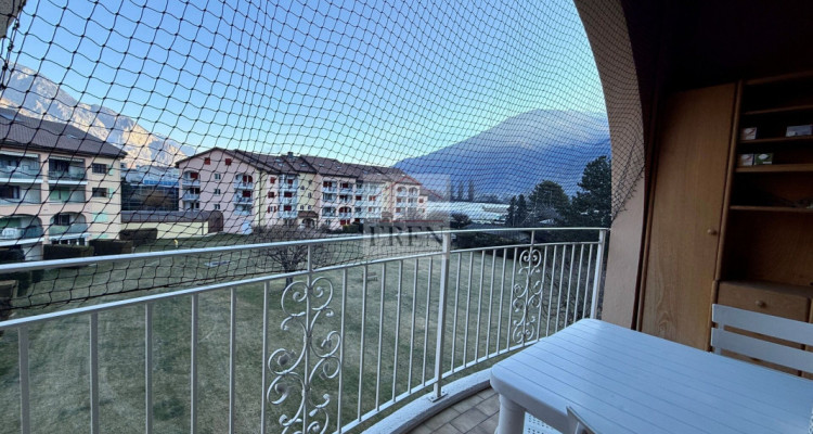 Superbe studio meublé avec balcon sud et vue sur les montagnes à louer aux bains de Saillon image 7