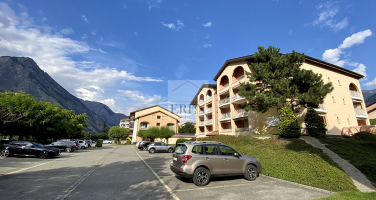 Superbe studio meublé avec balcon sud et vue sur les montagnes à louer aux bains de Saillon image 11