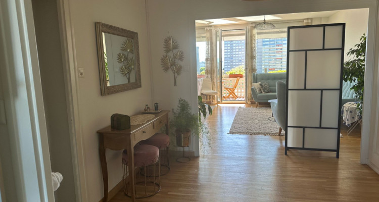 Appartement de 8.5 pièces situé au Petit-Lancy image 1