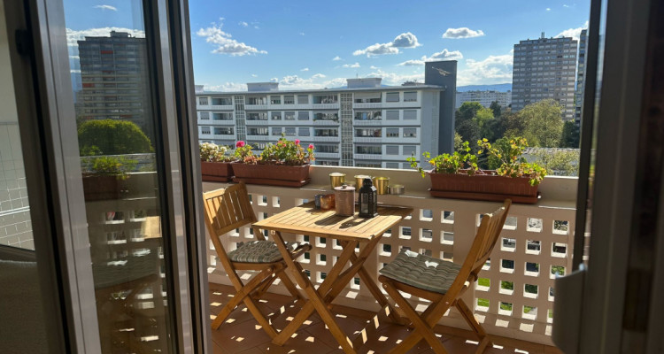 Appartement de 8.5 pièces situé au Petit-Lancy image 5