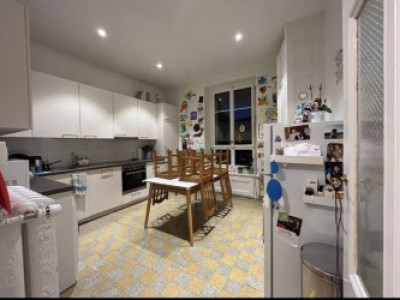 Nous vous proposons un magnifique appartement de 6 pièces située au 4 ème étage image 2