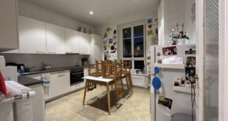 Nous vous proposons un magnifique appartement de 6 pièces située au 4 ème étage image 2