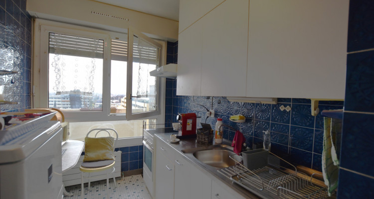 CONFORTABLE APPARTEMENT MEUBLE A THÔNEX image 3