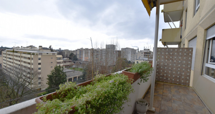 CONFORTABLE APPARTEMENT MEUBLE A THÔNEX image 1