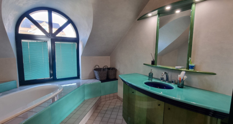 En exclusivité – Villa individuelle élégante aux hauts volumes  image 10