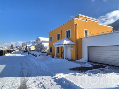 Grosszügiges Einfamilienhaus mit Panorama und Dachterrasse image 1