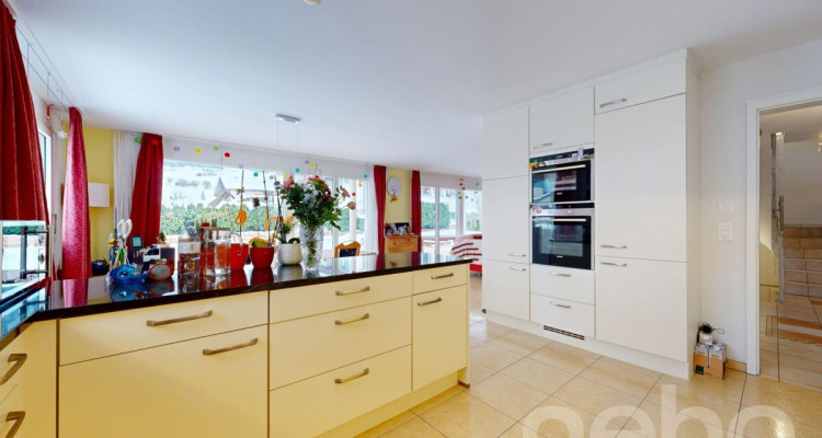 Grosszügiges Einfamilienhaus mit Panorama und Dachterrasse image 5