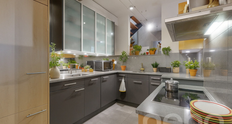 4.5-Zimmer-Doppelhaus mit architektonischem Charakter in Gockhausen image 1