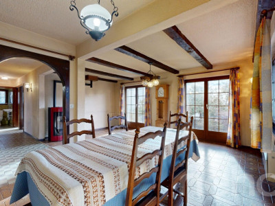 Maison avec grand garage/atelier et jardin image 2