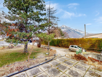 Maison avec grand garage/atelier et jardin image 11