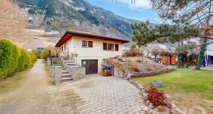 Maison avec grand garage/atelier et jardin image 1