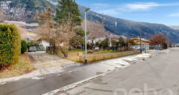 Maison avec grand garage/atelier et jardin image 9