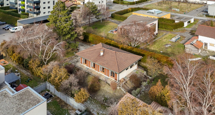 Maison avec grand garage/atelier et jardin image 10