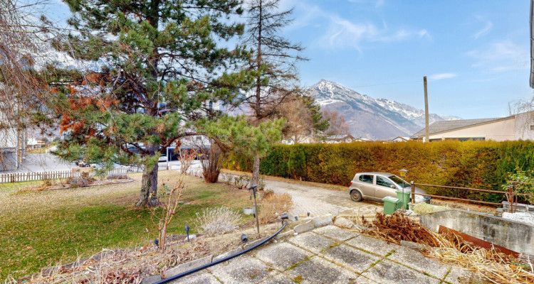 Maison avec grand garage/atelier et jardin image 11