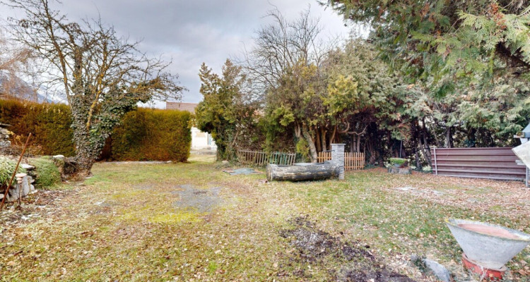 Maison avec grand garage/atelier et jardin image 12