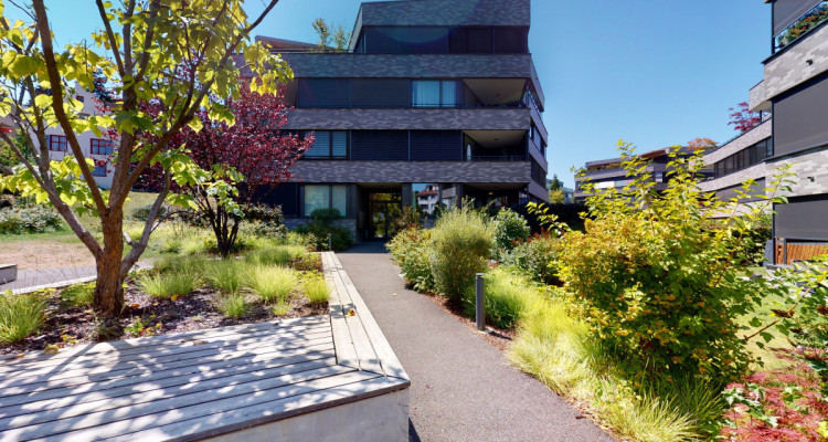 Moderne neuwertige Wohnung mit Privatgarten im Dorenbach Quartier image 5